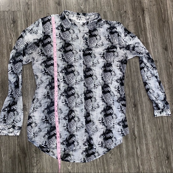 CABi #988 BLACK WHITE SNAKESKIN Button Up Long Sleeve Blouse M - Picture 13 of 13